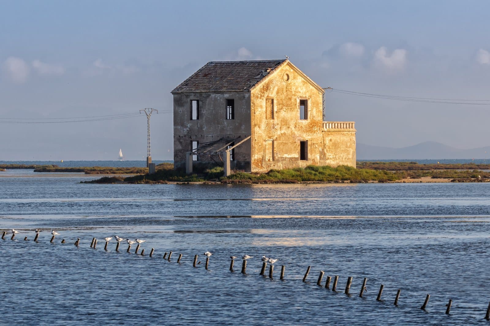 Oud vissershuis in het water van de Mar Menor